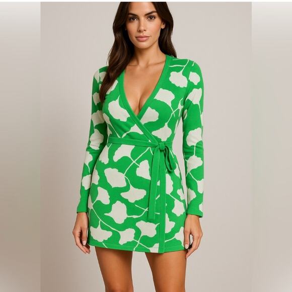 Diane Von Furstenberg Green and White Long Sleeve Bodycon Dress - Picture 1 of 4